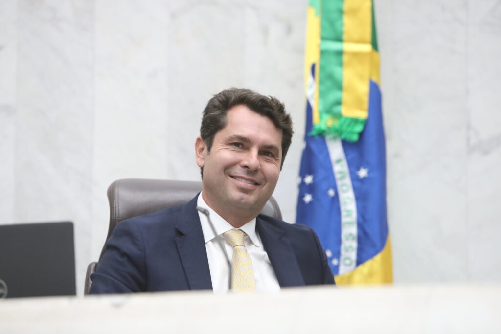 Alexandre Curi, democrata e municipalista, assume a presidência do Legislativo