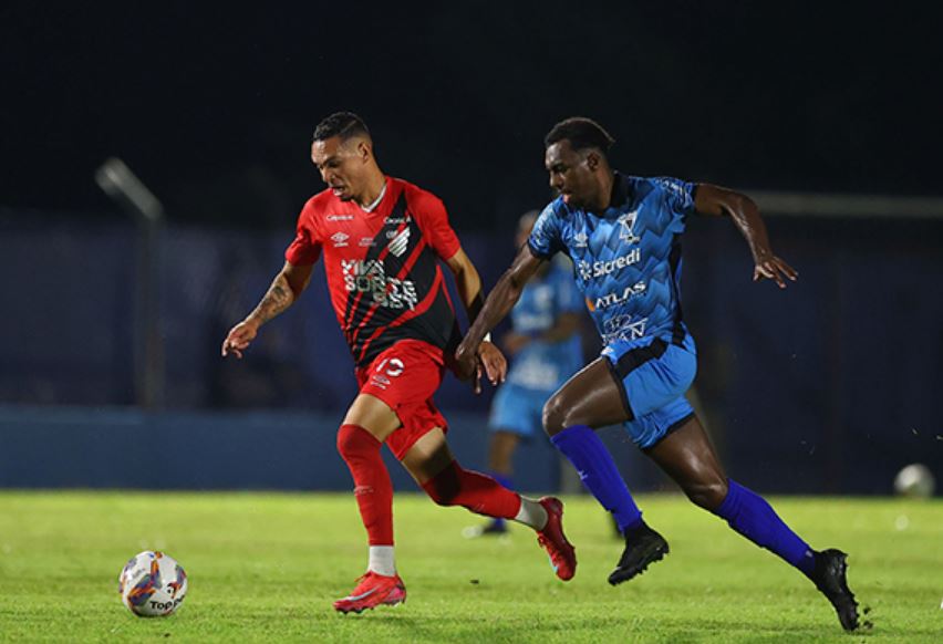 Athletico-PR empata com o Azuriz nas quartas do Paranaense