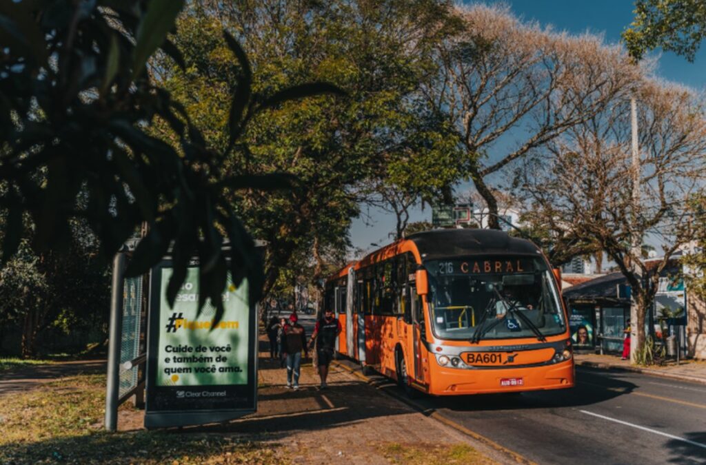 Desembarque de mulheres fora dos pontos de ônibus pode virar lei em Curitiba