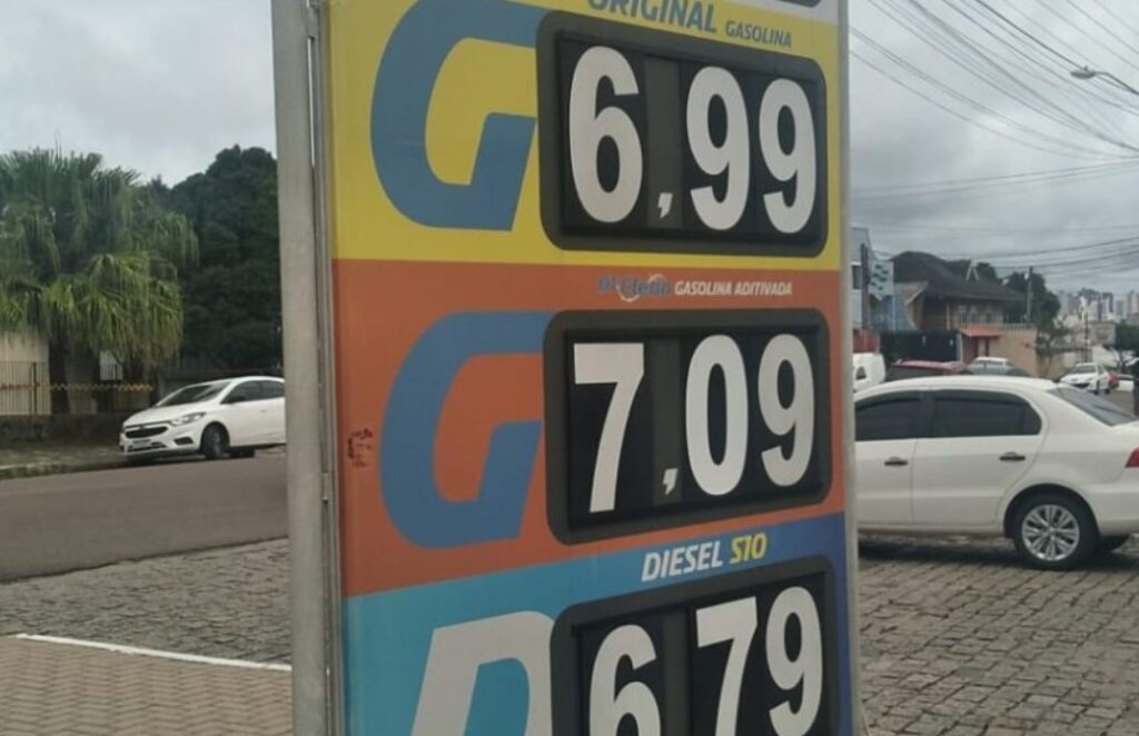 Preço do litro da gasolina chega a quase R$ 7 na capital