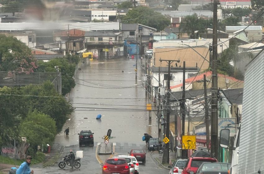 Curitiba registra pontos de alagamentos após temporal