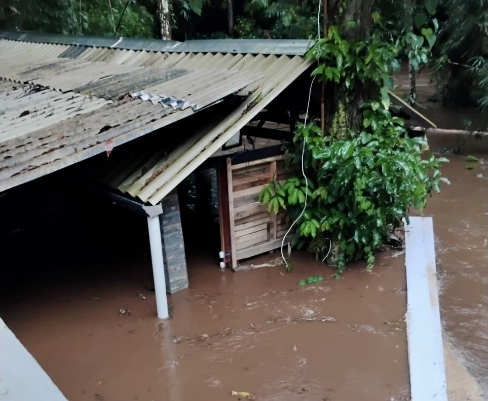 Chuva forte castiga cidades do Litoral do Paraná