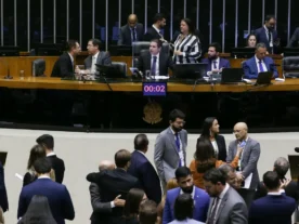 hugo motta sessões presenciais câmara dos deputados presença quarta-feira celular