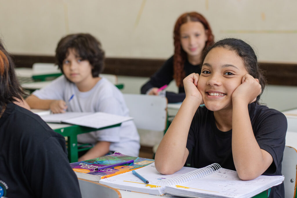 Um milhão de alunos voltam às aulas no Paraná